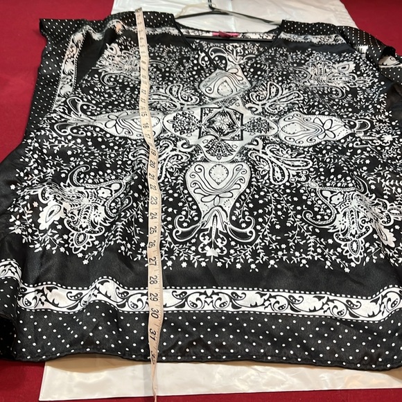 Bandana Print black white tunic SATIN VNECK Flowy ornate tribal pullover 1X TOP - Picture 9 of 14